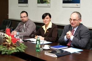 Zagreb, 1. prosinca 2010. - ravnatelj Antonović sastanak s glavnim ravnateljem ITSO-a Toscanom održao je u prostoru Ministarstva u društvu suradnika iz Uprave za elektroničke komunikacije i poštu
